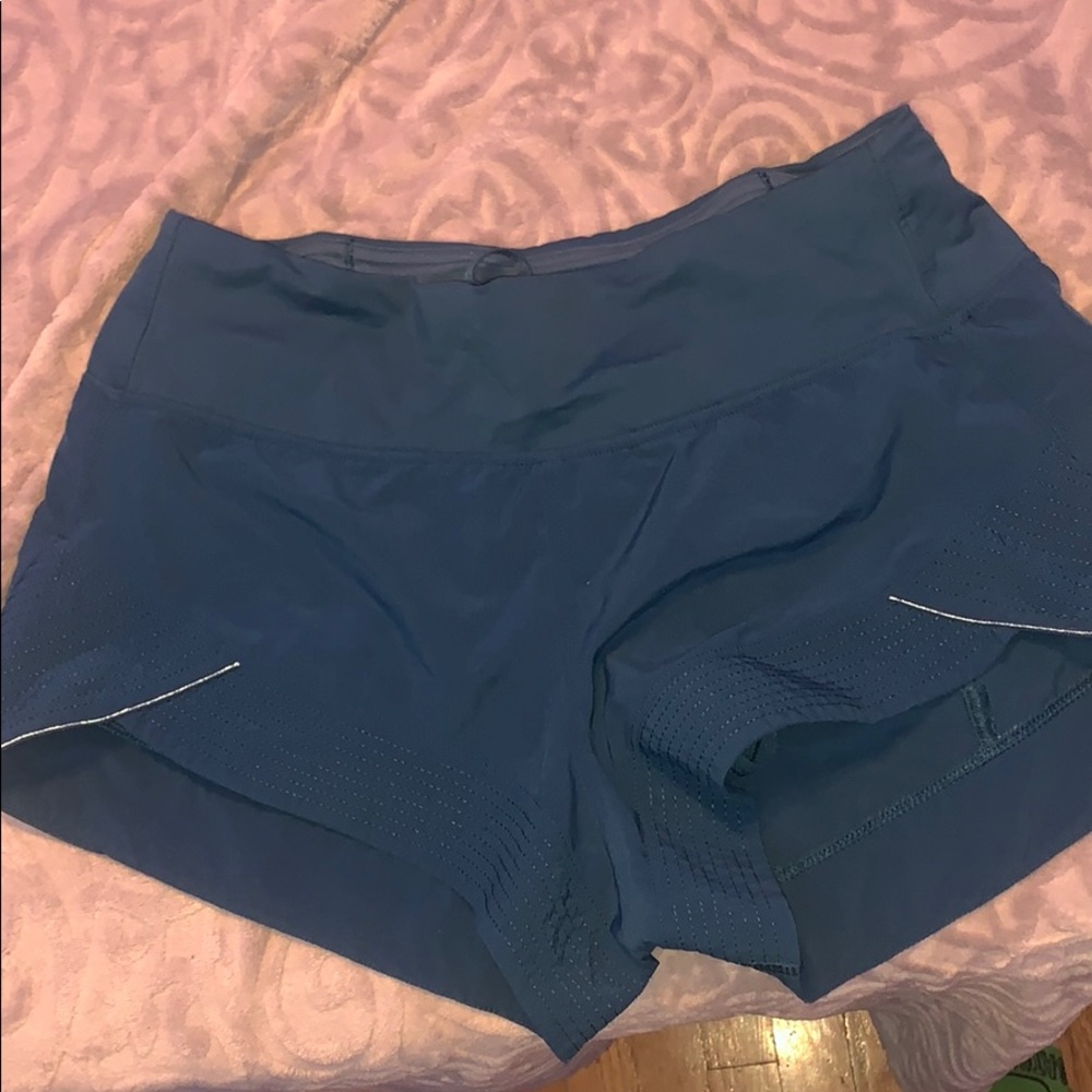 lulu lemon shorts size 4